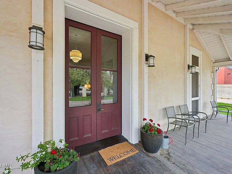 820 S FARMER Avenue photo 4