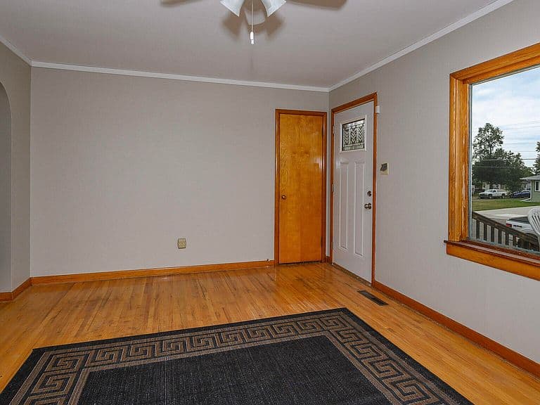 304 8th St NW photo 5