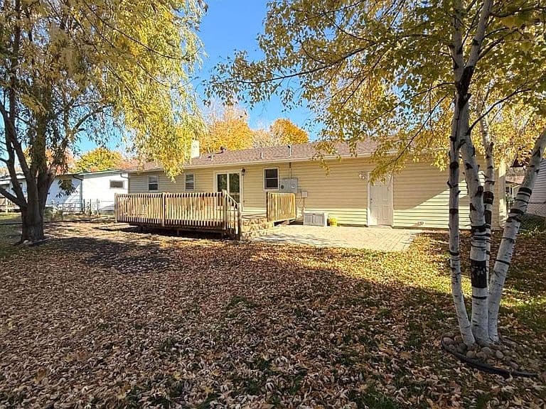 505 Maple Ln photo 3