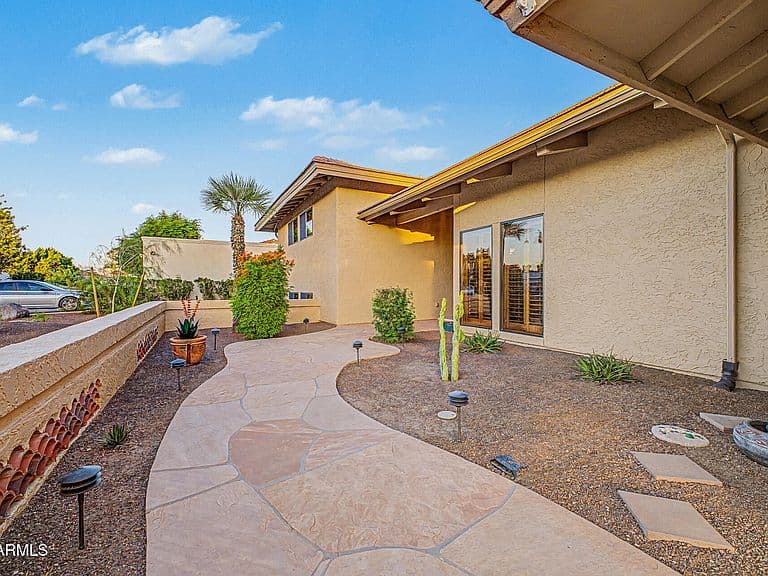 2115 E WOODMAN Drive photo 4