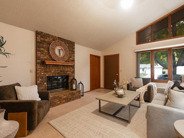1615 Omaha Dr photo 2