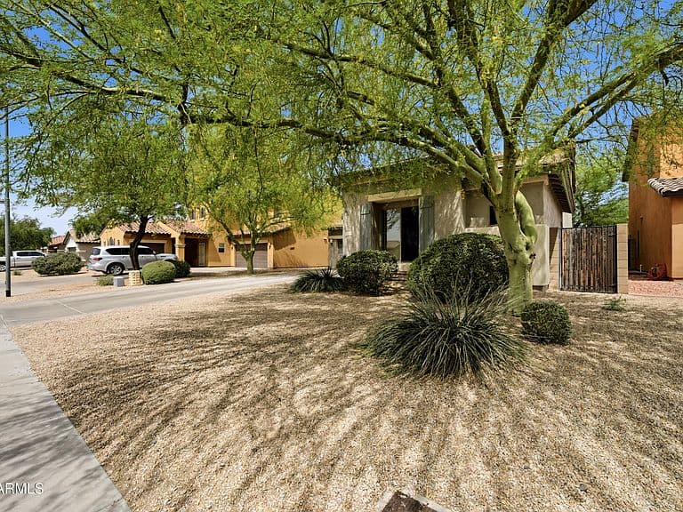 8201 S 51ST Drive photo 3