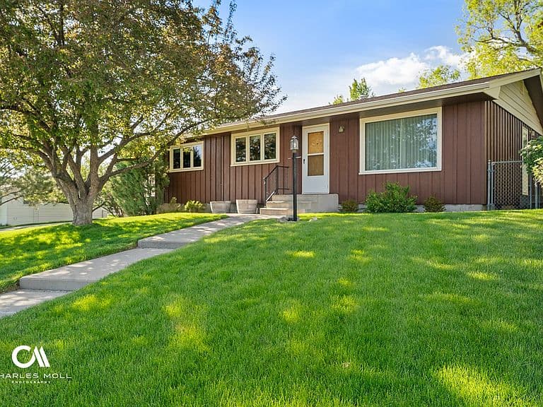 2219 8th Ave photo 1