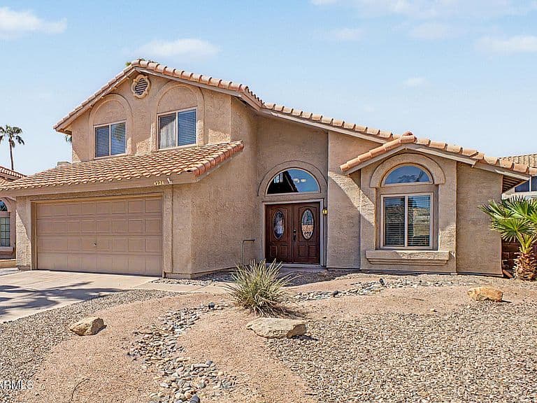 4224 E AMBERWOOD Drive photo 1