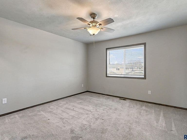 5902 S Whisper Creek Pl photo 2
