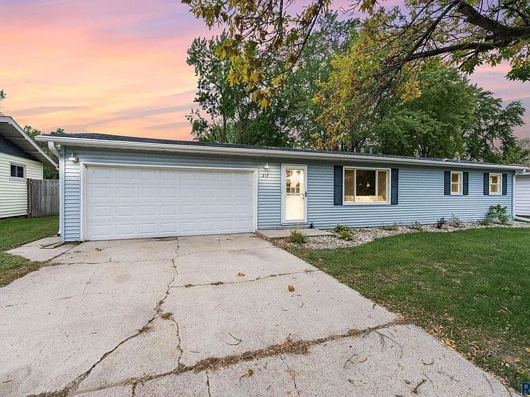 217 N Needles Dr photo 2