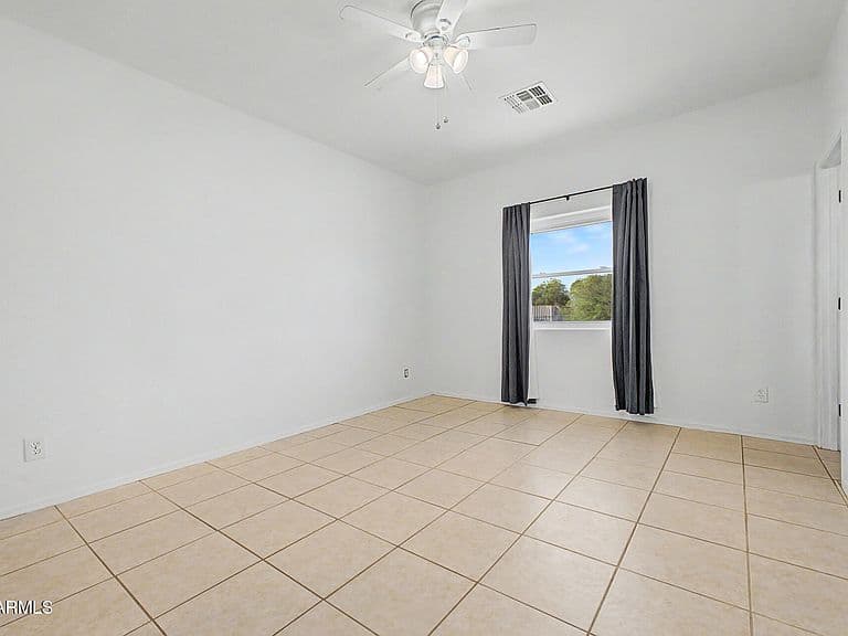 30830 W LATHAM Street photo 4
