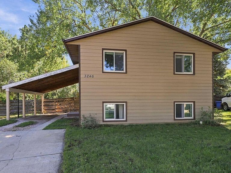 3246 Hall St photo 2