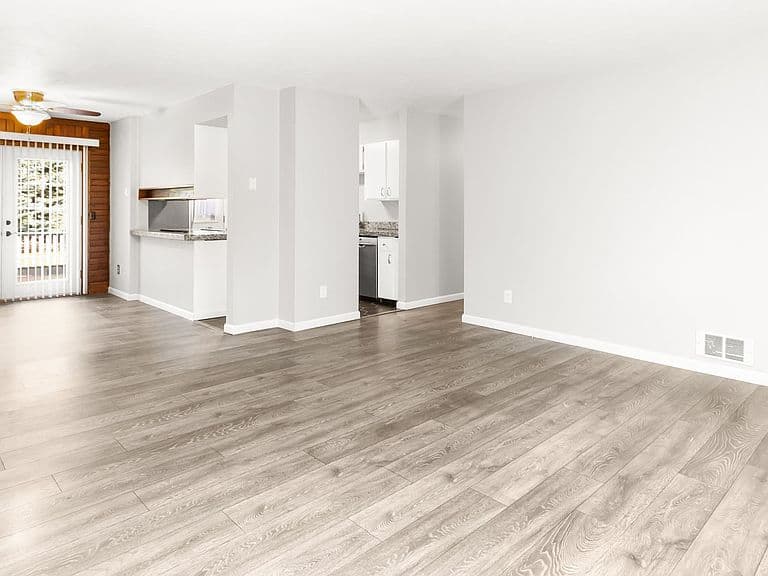 656 Shadow Ln photo 4