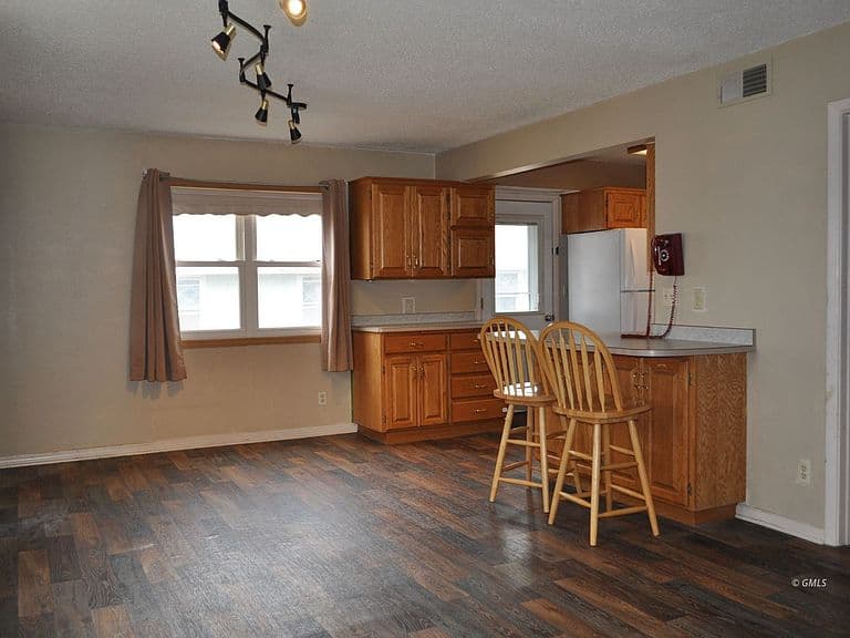 509 Snyder Ave photo 3