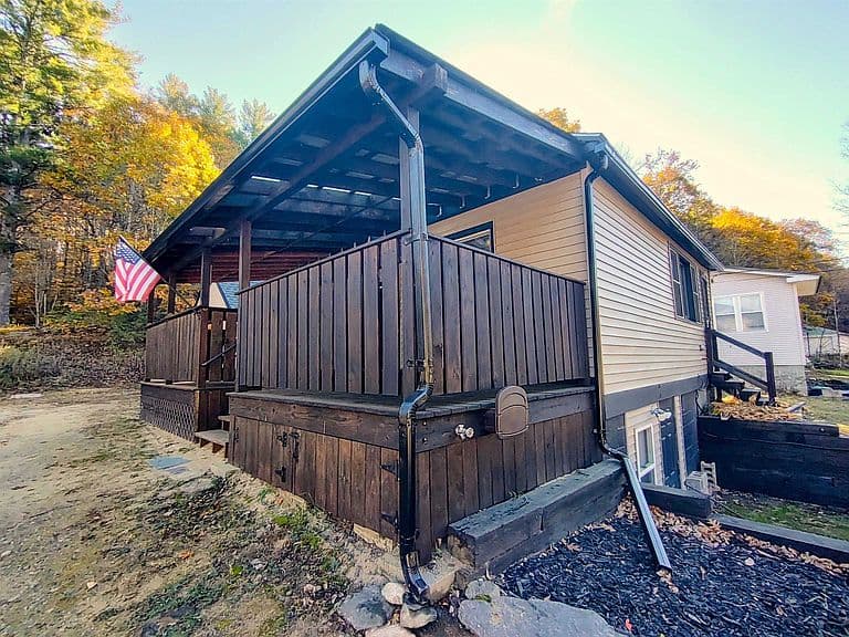 279 New Hampton Road photo 3