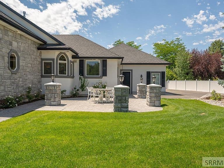 4020 Canterbury Way photo 4