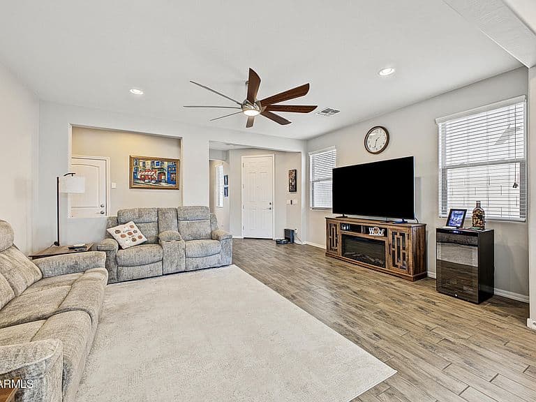 41263 W ELM Drive photo 5