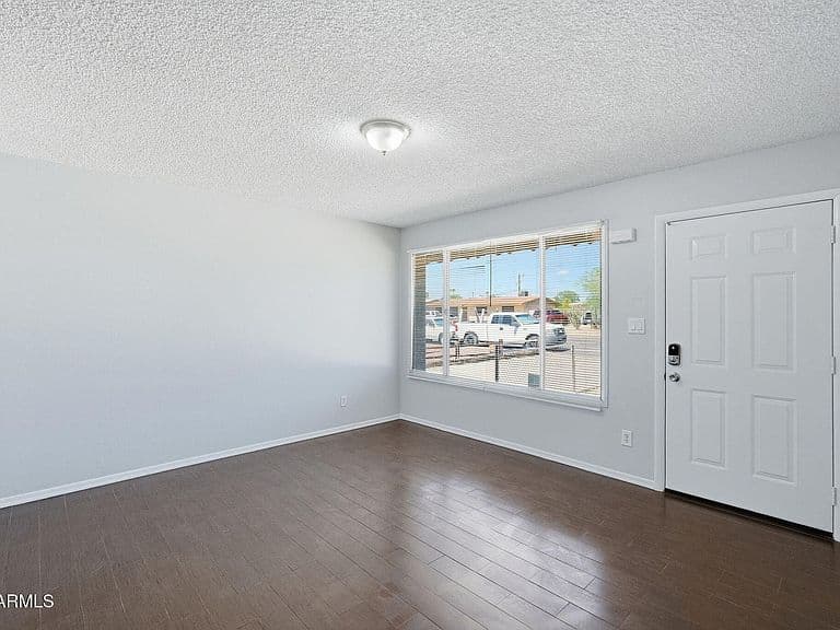 2219 W CHOLLA Street photo 2