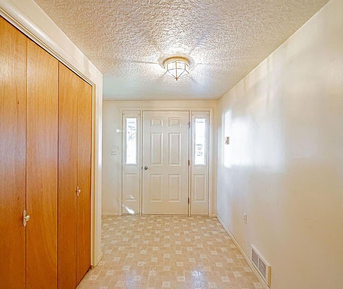 1711 Whitney St photo 5