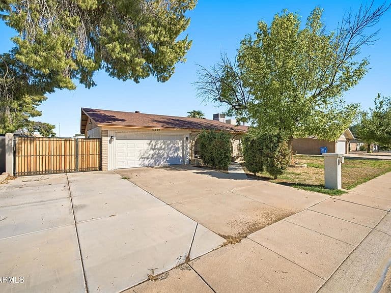 12629 N 28TH Way photo 2