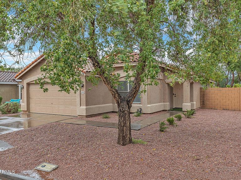 5233 E FLOWER Avenue photo 2