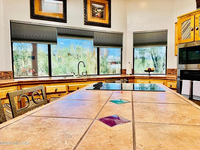 2527 W Ruthann Dr photo 3