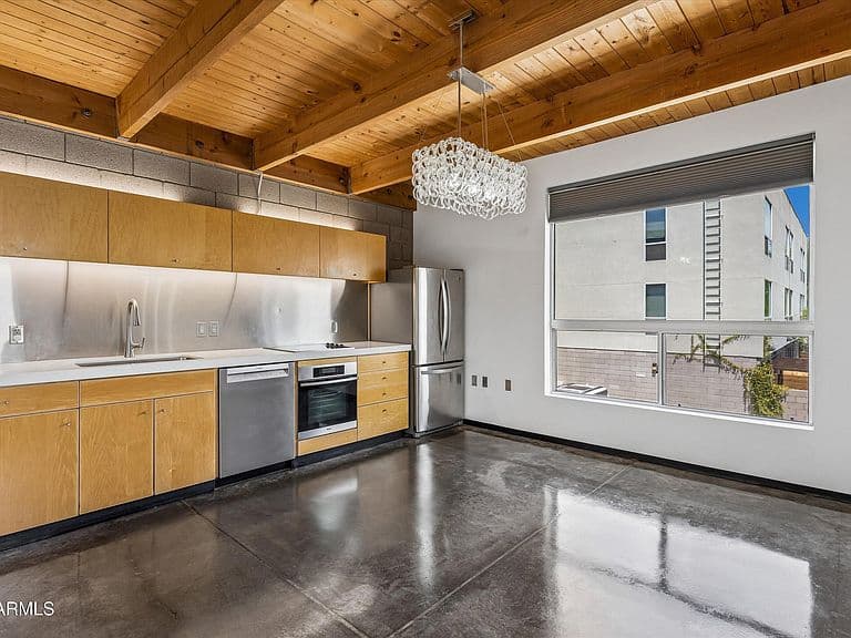 727 E PORTLAND Street #33 photo 1