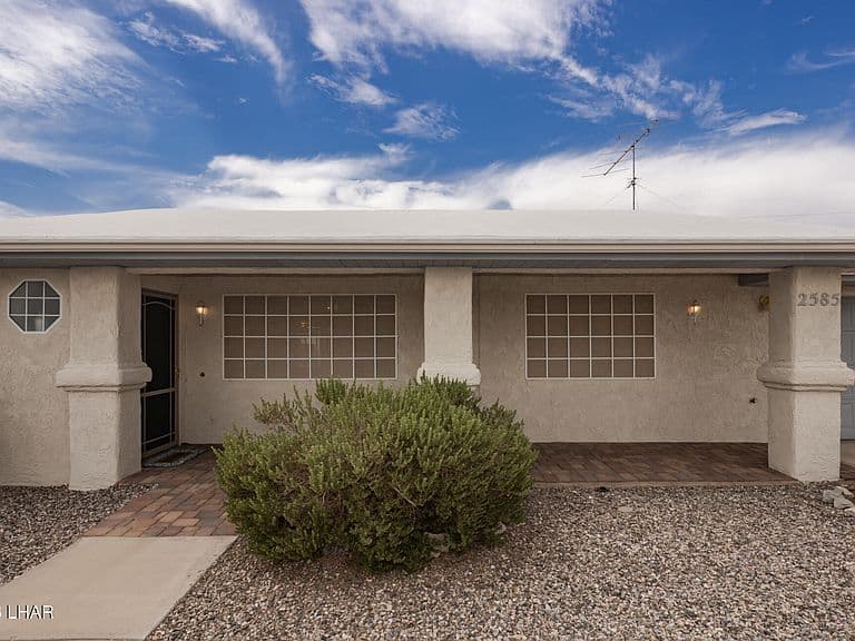 2585 Hacienda Pl photo 5