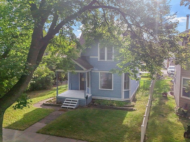112 5th Ave W photo 1