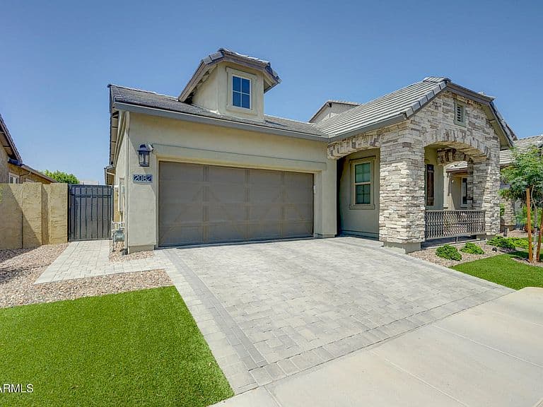 2082 E ORIOLE Drive photo 1