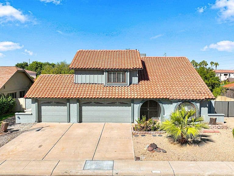 12022 N 65TH Avenue photo 1