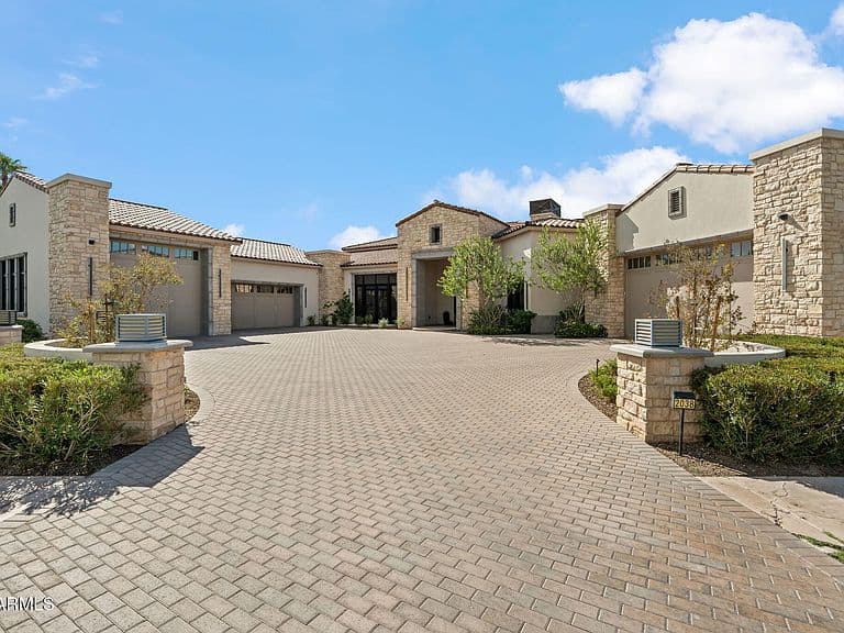 2038 N LEMON Circle photo 3