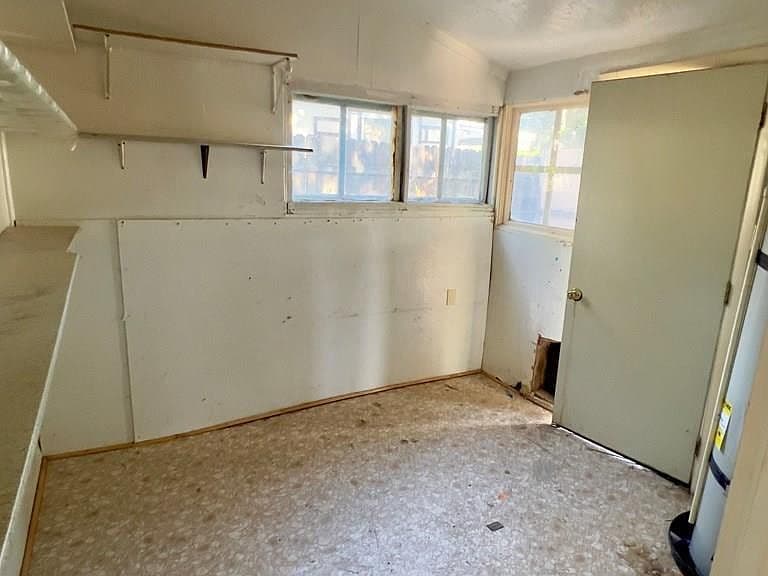 405 E Avenue B photo 5