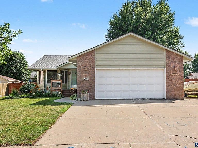 205 W Hackberry St photo 2