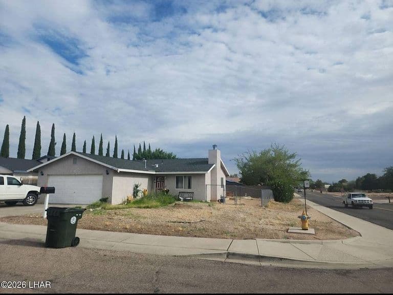 2847 Chambers Ave photo 3