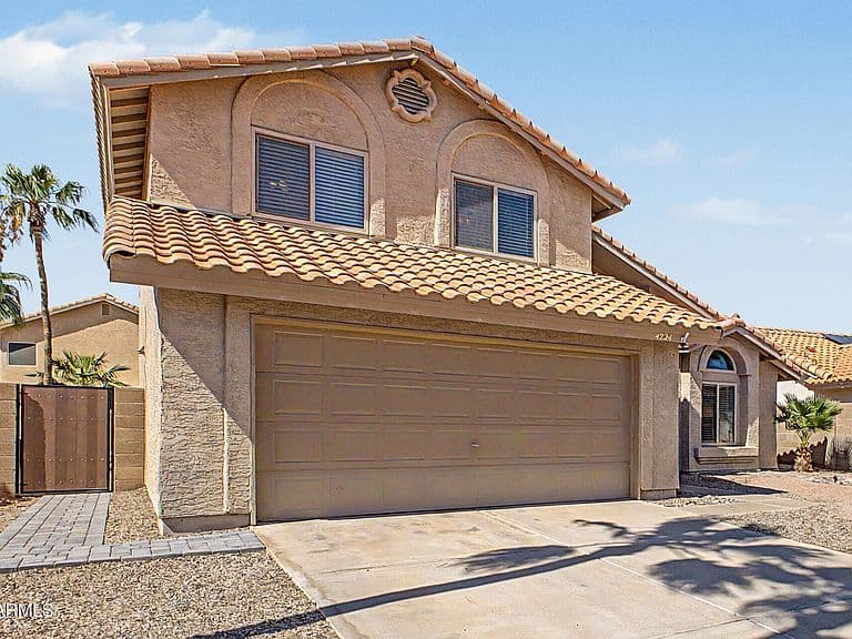4224 E AMBERWOOD Drive photo 3