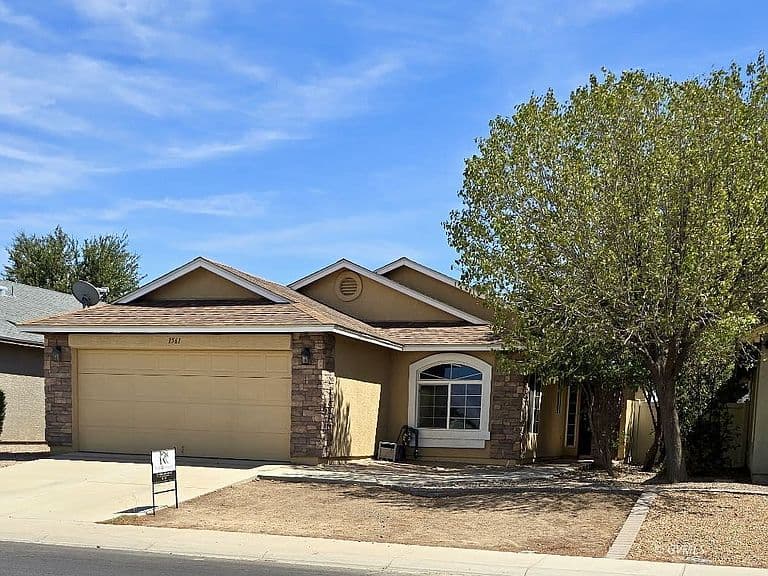1561 E Copper Canyon Dr photo 1