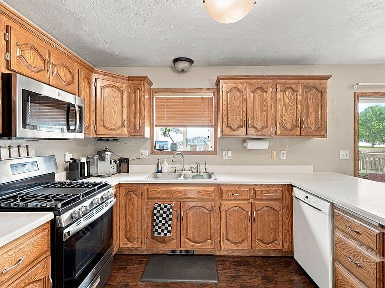 208 Jeanne Cir photo 5