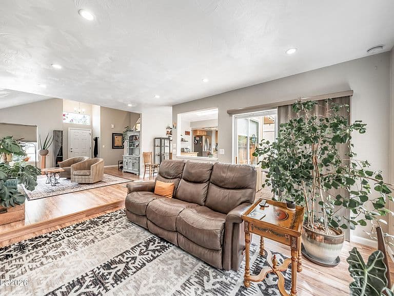 2736 Caballo Dr photo 5