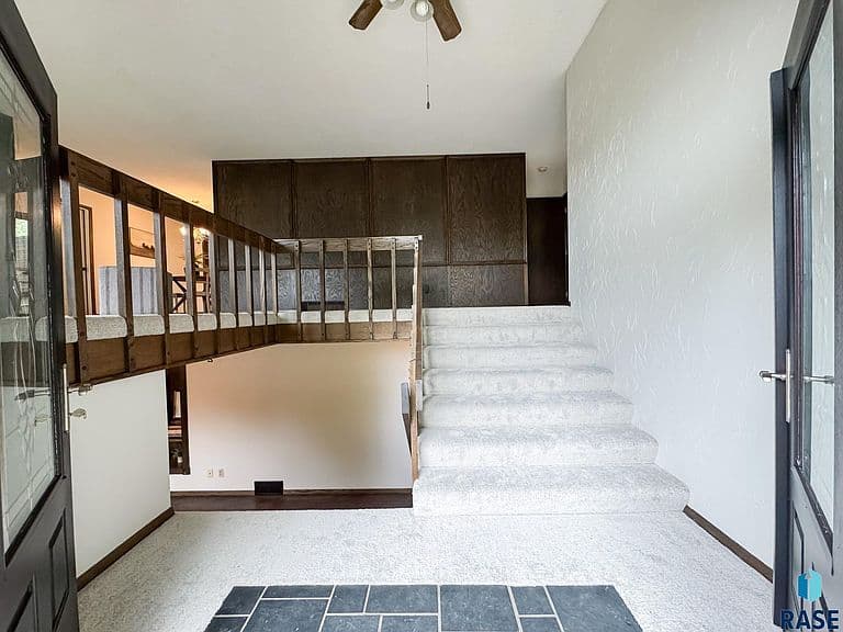 555 Danon Dr photo 3