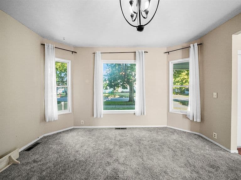 112 5th Ave W photo 3