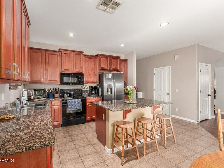 1111 E BLUE SPRUCE Lane photo 3
