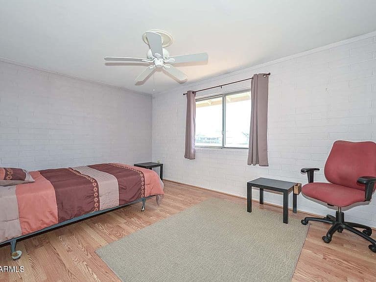 10116 W PEORIA Avenue photo 5