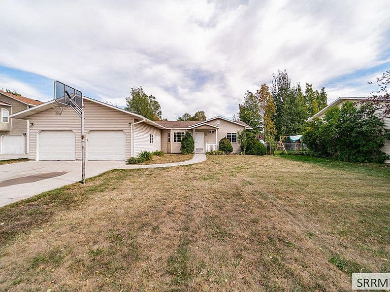 256 Susan Dr photo 3