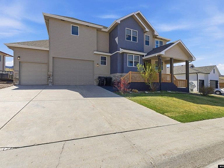1031 Goodstein Dr photo 2