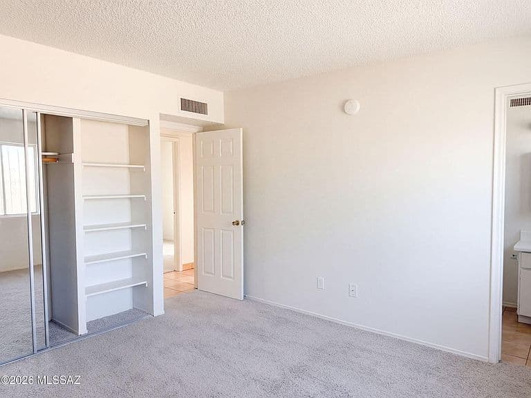 5349 S Greenway Dr photo 4