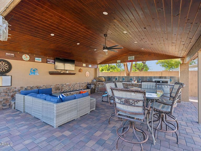 2637 E CARLA VISTA Drive photo 1