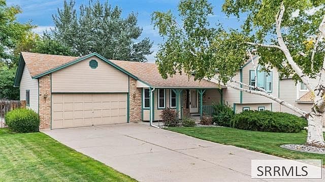 2727 Clearwater St photo 2