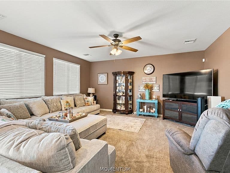 1640 Greenfield Drive photo 5