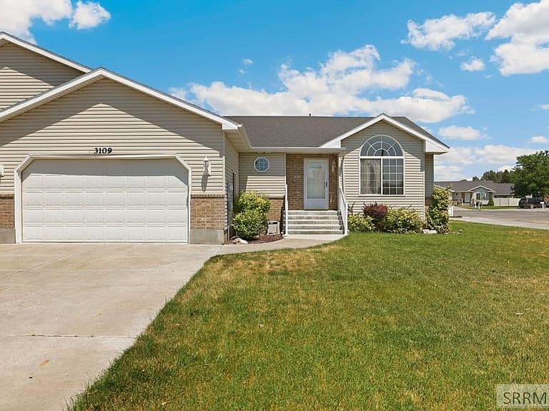 3109 Madeline Dr photo 4