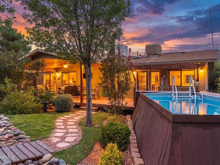 325 RAINTREE Road photo 1
