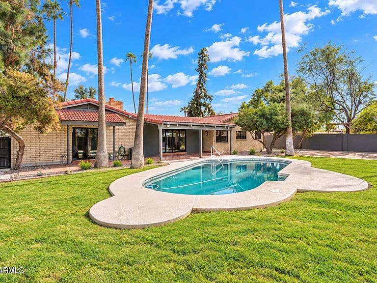2048 E GOLF Avenue photo 4