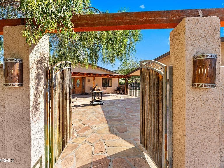 20720 E SQUAW VALLEY Road photo 3