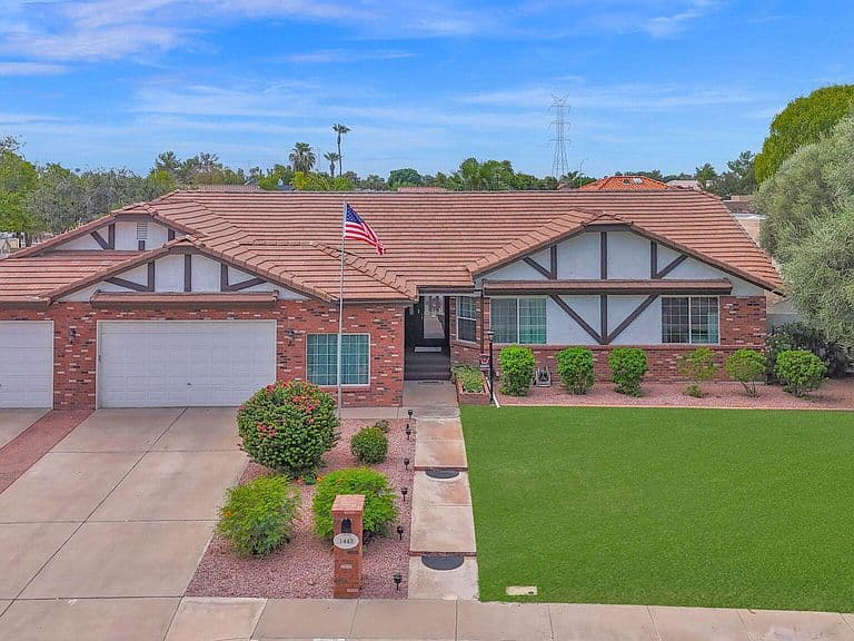 1443 E LELAND Street photo 1